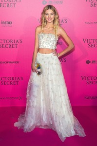 2016-victorias-secret-after-party-maggie-lane.jpg