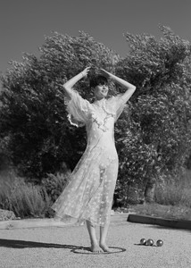 2017_06_16_ModelsDotCom_LaraMullen_Shot_05_1331_v1.jpg