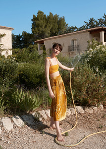 2017_06_16_ModelsDotCom_LaraMullen_Shot_12_3346_v2-1.jpg