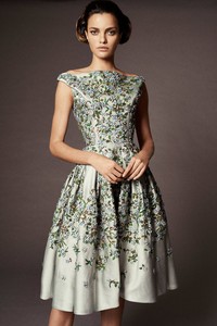 24-zac-posen-spring-18.thumb.jpg.7a7e06ccd058ef58260502364ea5431a.jpg