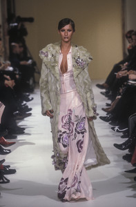 2_antonio-berardi-fw-2000-3_html.thumb.JPEG.26dd589ad85645ac91d9c1f840a39534.JPEG