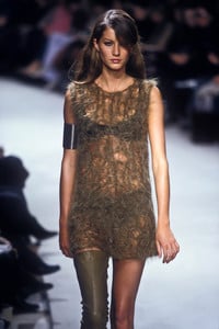 2_givenchy-fw-2000-3_html.thumb.JPEG.6a274d85d3bf0711ef10a28059e35103.JPEG