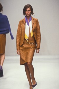 2_prada-ss-2000-3_html.thumb.JPEG.c50cc2c869f66e7d6464a41758ad63be.JPEG