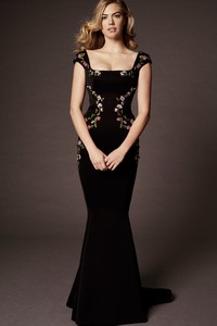 30-zac-posen-spring-18.thumb.jpg.cb3bbcd97c7bc5fa9cdd7fe5319ca7e0.jpg