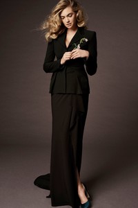 34-zac-posen-spring-18.thumb.jpg.5bd5888f125d20207d122ff027e8d79d.jpg