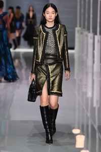 35-ralph-and-russo-ss18.thumb.jpg.a30c0ce6183a6b2a4b1233c08eba4f7c.jpg