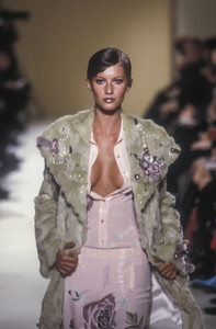 3_antonio-berardi-fw-2000-4_html.thumb.JPEG.ba0d95a7272ae72342c05839ad20aa2f.JPEG