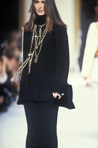 3_chanel-fw-1992-4_html.thumb.JPEG.d61710b636a1a8da67f4d855f4ee0a1d.JPEG