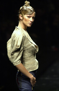 3_chloe-ss-2001-4_html.thumb.JPEG.17aa03bbce42dd90b739694d25b2c8b1.JPEG