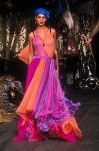 3_dolce-gabbana-fw-2000-4_html.thumb.JPEG.b9b3f0e0705a2a3140be475a00aa2703.JPEG