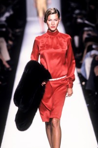 3_michael-kors-fw-2000-4_html.thumb.JPEG.24256afa6f2e571a07bc444e8e90dc43.JPEG