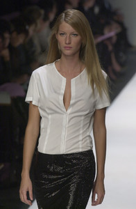 3_narciso-rodriguez-ss-2001-4_html.thumb.JPEG.ae30190e5505d8a5837d32a25f73f65a.JPEG