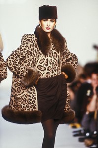 3_valentino-fw-1987-4_html.thumb.JPEG.003a055e58300c22cbb51b346121becb.JPEG