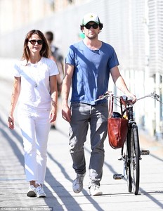 43C0764800000578-4842360-Happy_family_The_on_and_off_screen_couple_are_parents_to_a_one_y-a-78_1504221341822.jpg