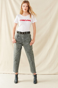 44377596_004_b.jpg
