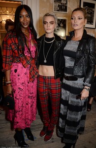 445CC22400000578-4891508-Terrific_trio_Naomi_Campbell_47_Cara_Delevingne_25_and_Kate_Moss-a-99_1505595956956.jpg