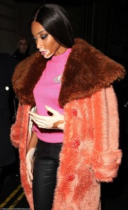 44772B8F00000578-4898160-Super_chic_Winnie_was_rocking_the_same_faux_fur_coat_as_fellow_m-a-11_1505813876133.jpg