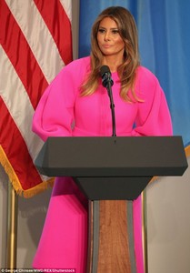 448644FE00000578-4903776-Melania_Trump_donned_hot_pink_to_condemn_bullying_during_her_spe-a-23_1505931609181.jpg