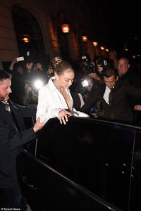 44CD75A900000578-4927188-image-a-2_1506582210979.thumb.jpg.206d840f874a624af31c3b9cbfb1f0bb.jpg