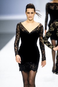 4_escada-fw-1998-5_html.thumb.JPEG.7199879562268260cd51a88686083fe1.JPEG