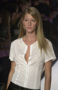 4_narciso-rodriguez-ss-2001-5_html.thumb.JPEG.f1a9517a8fd2b6dd35073f19a78b9803.JPEG