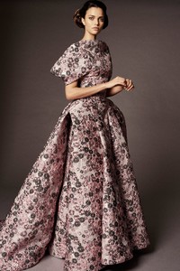 50-zac-posen-spring-18.thumb.jpg.74a78f7546cd5b14602db5e967e0b39c.jpg