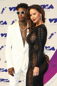50331803_hqcelebcorner-14.jpg