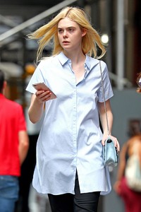 50440311_elle-fanning-01.jpg