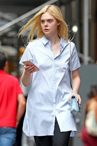 50440345_elle-fanning-04.jpg