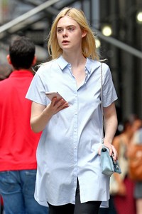 50440354_elle-fanning-08.jpg