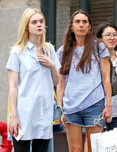 50440360_elle-fanning-11.jpg