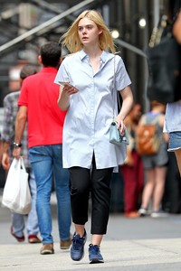 50440390_elle-fanning-18.jpg