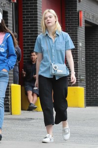 50632119_elle-fanning-10.jpg