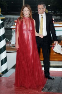 50636338_julianne-moore-296333427.jpg