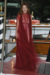50636382_julianne-moore-296333440.jpg