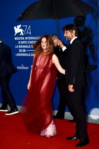 50636412_julianne-moore-296333444.jpg