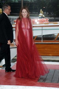 50636413_julianne-moore-296333445.jpg