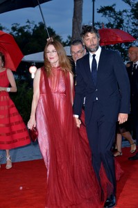 50636485_julianne-moore-296333467.jpg