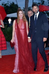 50636542_julianne-moore-296333477.jpg