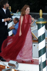 50636555_julianne-moore-296333481.jpg