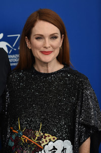 50700580_picturepub_juliannemoore_02sep2017_vff_suburbicon_photocall__2_.jpg