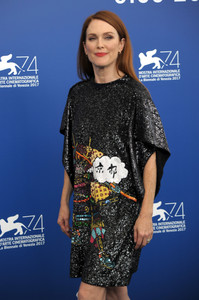 50700583_picturepub_juliannemoore_02sep2017_vff_suburbicon_photocall__4_.jpg