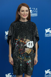 50700585_picturepub_juliannemoore_02sep2017_vff_suburbicon_photocall__6_.jpg