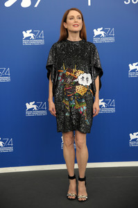 50700593_picturepub_juliannemoore_02sep2017_vff_suburbicon_photocall__11_.jpg