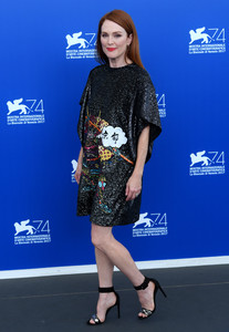 50700600_picturepub_juliannemoore_02sep2017_vff_suburbicon_photocall__16_.jpg