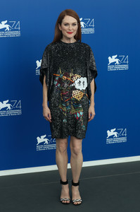 50700605_picturepub_juliannemoore_02sep2017_vff_suburbicon_photocall__19_.jpg