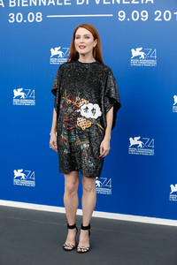 50700606_picturepub_juliannemoore_02sep2017_vff_suburbicon_photocall__20_.jpg