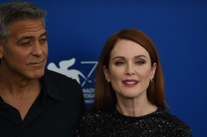 50700609_picturepub_juliannemoore_02sep2017_vff_suburbicon_photocall__22_.jpg