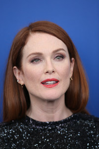 50700617_picturepub_juliannemoore_02sep2017_vff_suburbicon_photocall__28_.jpg