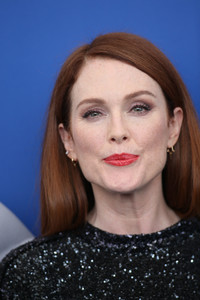 50700621_picturepub_juliannemoore_02sep2017_vff_suburbicon_photocall__30_.jpg